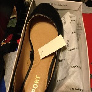 Report women’s shoes size 8.5